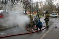 2021.04.21 - Пожар в автомобиле «Фольксваген пассат» на Ленина 45 в Красногорске