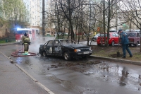 2021.04.21 - Пожар в автомобиле «Фольксваген пассат» на Ленина 45 в Красногорске