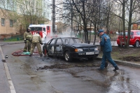 2021.04.21 - Пожар в автомобиле «Фольксваген пассат» на Ленина 45 в Красногорске