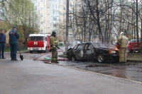 2021.04.21 - Пожар в автомобиле «Фольксваген пассат» на Ленина 45 в Красногорске