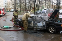 2021.04.21 - Пожар в автомобиле «Фольксваген пассат» на Ленина 45 в Красногорске