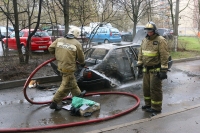 2021.04.21 - Пожар в автомобиле «Фольксваген пассат» на Ленина 45 в Красногорске