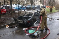 2021.04.21 - Пожар в автомобиле «Фольксваген пассат» на Ленина 45 в Красногорске